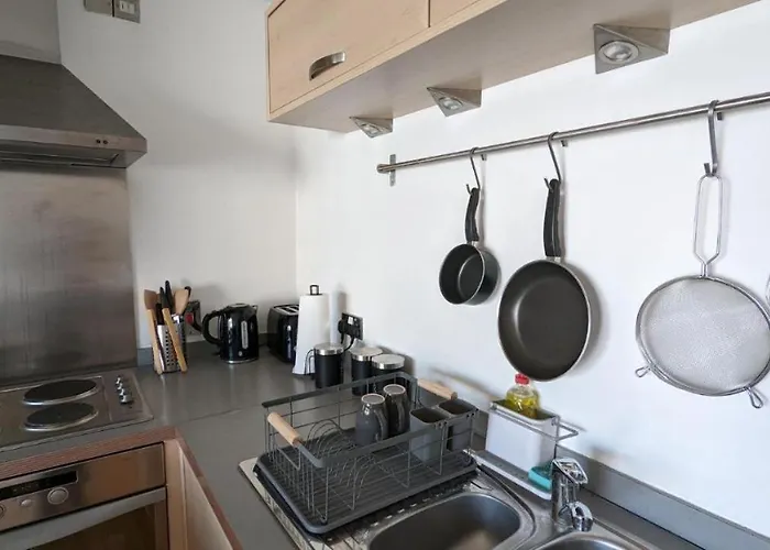 Excellent Center 1 Bedroom Apartment *